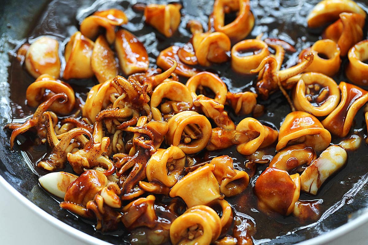 Tender squid stir fry in Chinese dark sauce. 