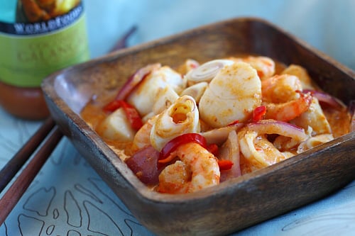 Thai Coconut Galangal Seafood recipe - This sauce is a blend of coconut milk spiced with galangal, lemongrass, tamarind and chilies. I used it to make a combination seafood dish, with shrimp, scallop, and squid. | rasamalaysia.com