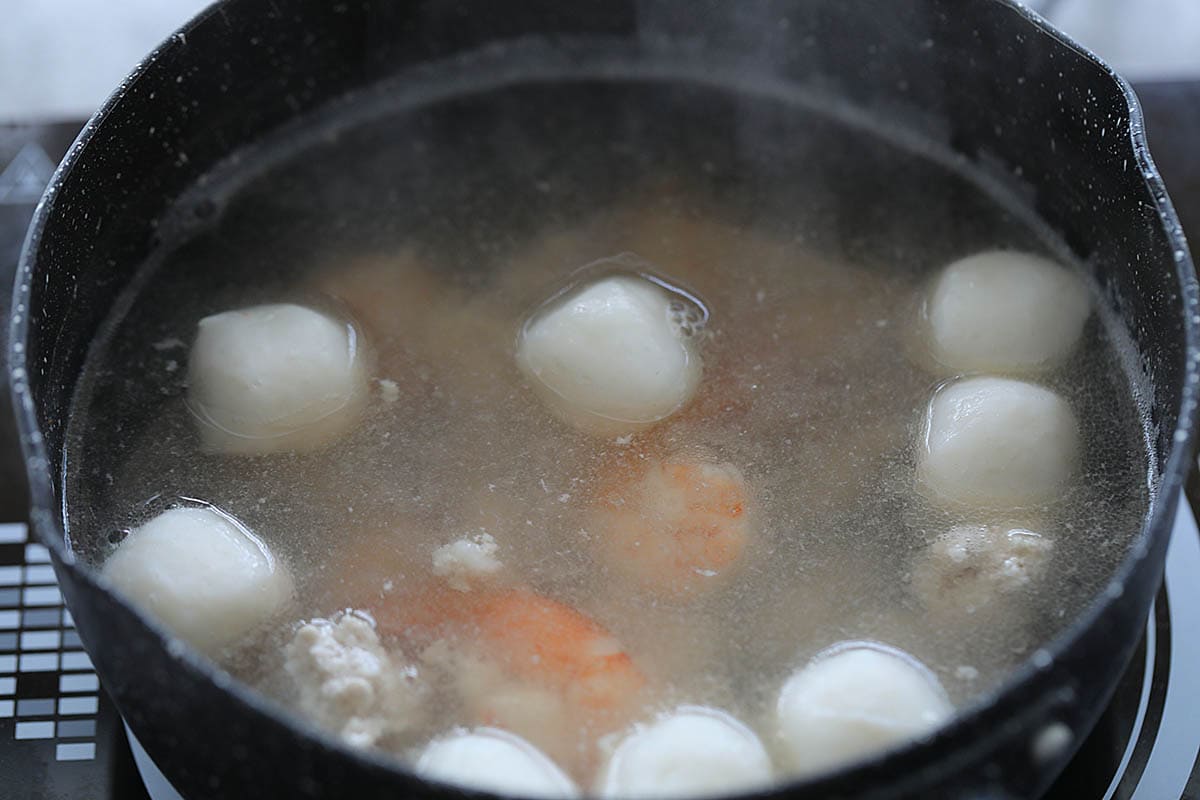 Soup with fish balls, pork and shrimp for rice noodle soup.