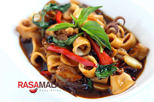 Three-Cup Squid - squid, ginger, garlic, sesame oil, soy sauce, rice wine, chili | rasamalaysia.com