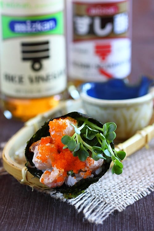 Hand roll is a popular sushi. Learn how to make hand roll with this easy hand roll recipe using Mizkan sushi seasoning and rice vinegar. | rasamalaysia.com