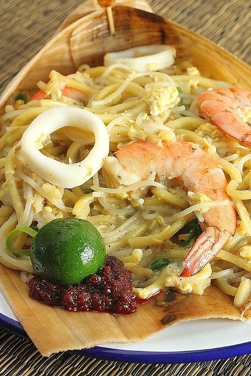 Singapore Hokkien Mee recipe - The prawn stock imparts the essence to the noodle and is the key ingredient that makes the bland-looking dish flavourful. | rasamalaysia.com