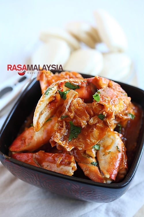 Chili Crab (Crab in Sour and Spicy Sauce) recipe - This rendition with the eggy, sweet, sour, and spicy sauce is perfect for entertaining guests or simply when you want to have a crab feast. | rasamalaysia.com