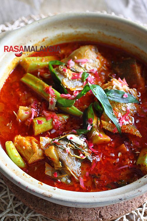 Curry Fish Head recipe - a mean pot of curry and goes very well with steamed white rice. | rasamalaysia.com