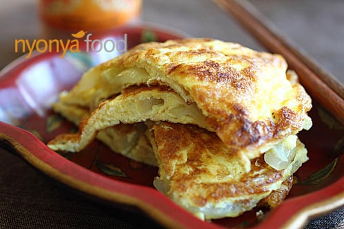 Cincaluk Omelet (Telur Dadar Cincaluk) Recipe | rasamalaysia.com