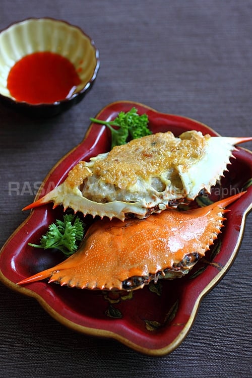 Stuffed crab or poo cha is a delicious crab dish where the crab shell is stuffed with the filling of crab and ground pork. Stuffed crab poo cha is great! | rasamalaysia.com