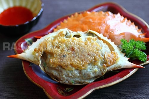 Stuffed crab or poo cha is a delicious crab dish where the crab shell is stuffed with the filling of crab and ground pork. Stuffed crab poo cha is great! | rasamalaysia.com