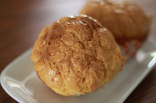 Pineapple bun (polo bun) is very popular bun in Asia. Easy pineapple buns (polo bun/菠蘿包) recipe that you can try at home. Polo bun is tasty and crusty. | rasamalaysia.com