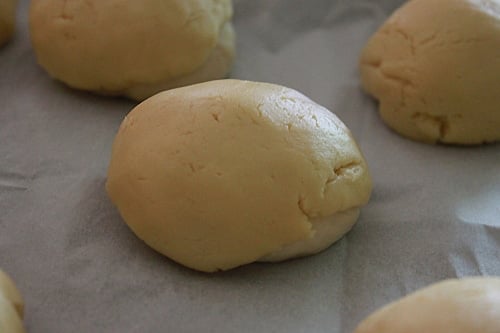 O pão de ananás (pão de pólo) é um pão muito popular na Ásia. Pão de ananás fácil (pão de ananás/菠蘿包) receita que se pode experimentar em casa. O pãozinho de pólo é saboroso e estaladiço. | rasamalaysia.com