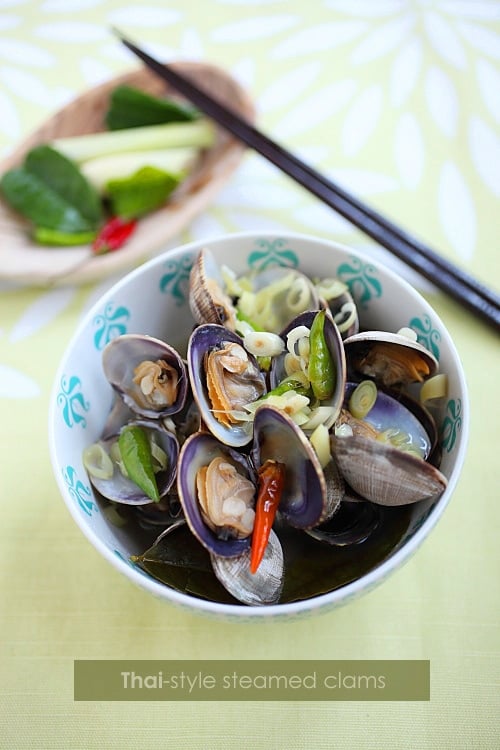 Thai-style Steamed Clams - this dish is everything Thai food is all about: hot, sour, aromatic, and addictive! | rasamalaysia.com