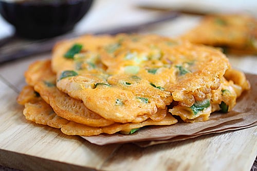 Korean Scallion Pancake (Pajeon) - savory pancake with scallion and kimchi, amazing appetizer that you can't stop eating | rasamalaysia.com