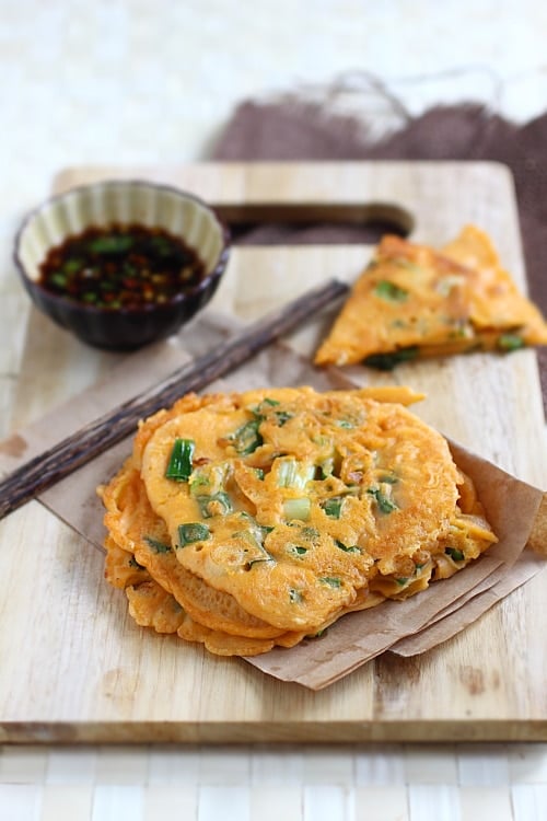 Korean Scallion Pancake (Pajeon) - savory pancake with scallion and kimchi, amazing appetizer that you can't stop eating | rasamalaysia.com