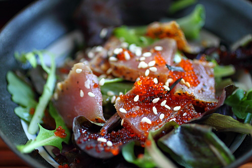 Easy and healthy Japanese salad with seared ahi tuna.