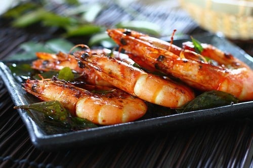 Indian mild spicy stir fry shrimps with curry leaves.