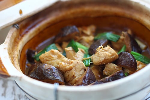 Easy Chinese clay pot chicken stew, ready to serve.