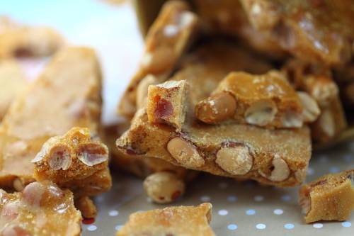 Crunchy and crispy homemade brittle in broken pieces, ready to serve.