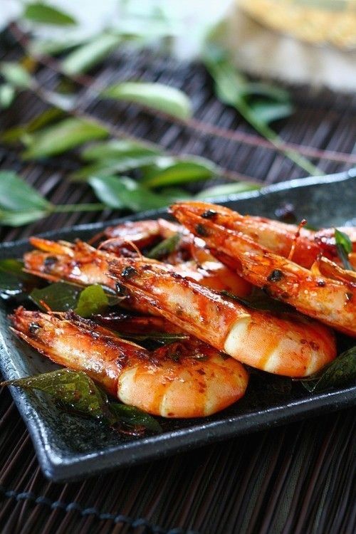 Shrimp with Curry Leaves recipe - The curry leaf is one of the many Indian influences that blends really well into Malaysian cuisine, which is exotic and predominantly spicy. | rasamalaysia.com