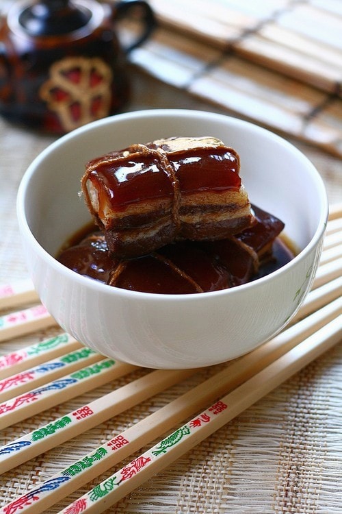 Easy Chinese clay pot melt in your mouth braised pork belly (Dong Po Rou/东坡肉).