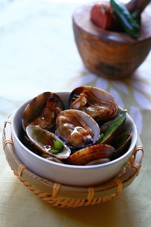 Malaysian Kam Heong lala (Golden Fragrant Clams) stir fried in brown kam heong sauce.