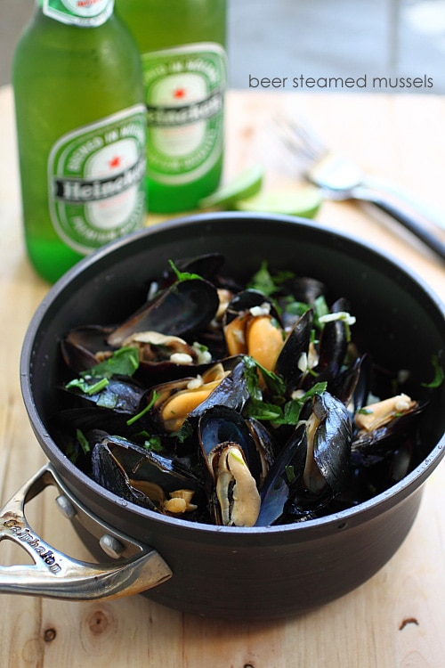 Easy and quick restaurant style beer steamed mussels in a pot.