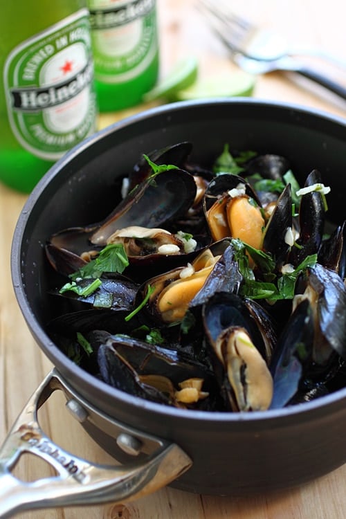 Easy and delicious steamed mussels with garlic herb and beer, in a pot.