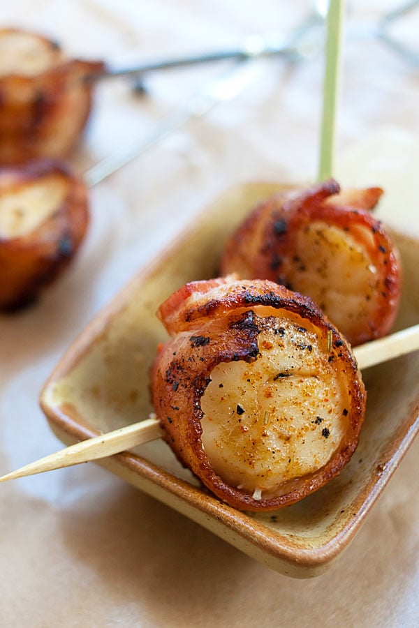 Easy and crispy grilled scallops wrapped with bacon on bamboo skewers.