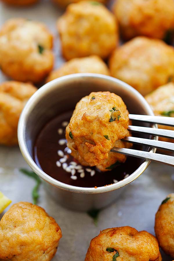 Chicken meatball recipe with ground chicken, lemon, garlic and lemon juice.