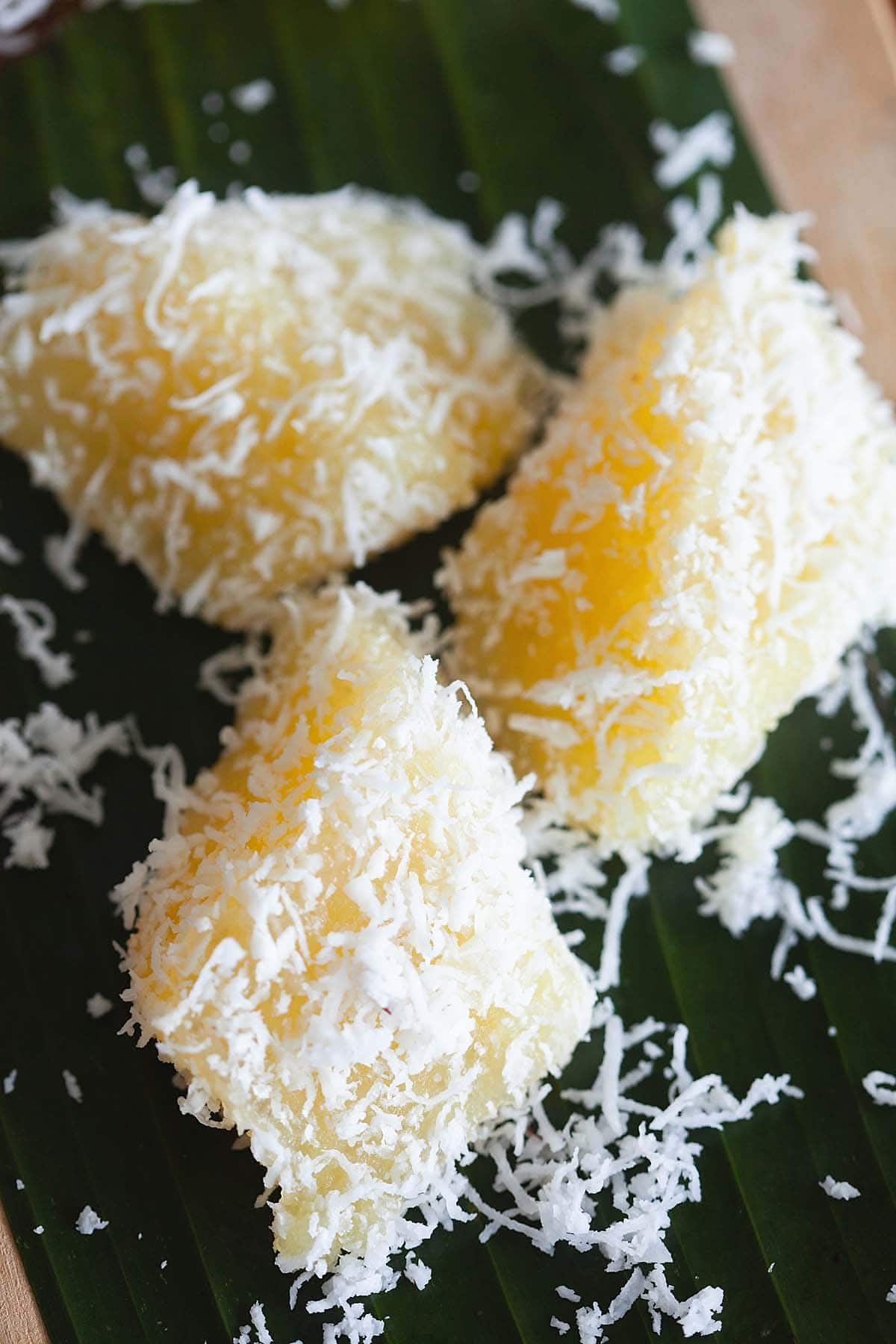 Cassava cake served with pandan leaf