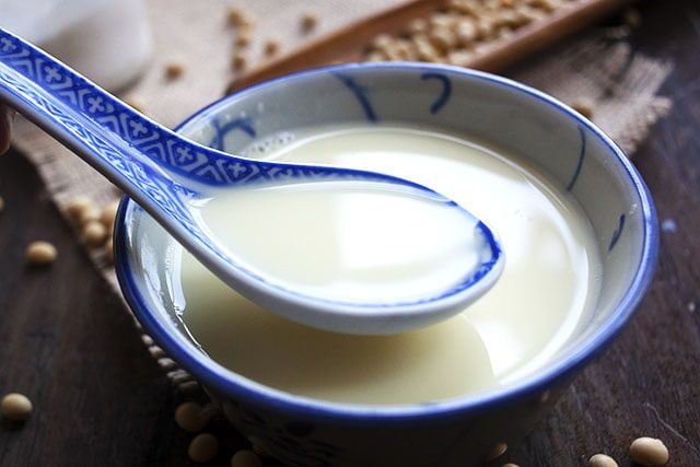 Chinese soy milk (豆浆)