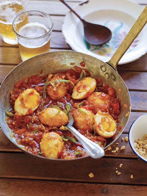 Burmese golden egg curry recipe. Eggs are boiled, peeled and then fried in medium-hot oil, with spicy tomato curry sauce. Recipe by Naomi Duguid. | rasamalaysia.com
