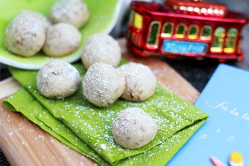 Easy and quick pecan sandies cookie recipe (Mexican wedding cookies), ready to serve.