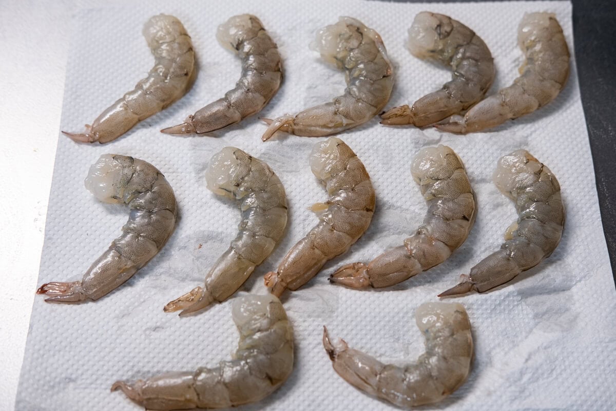 Peeled and deveined shrimp on a piece of paper towel. 