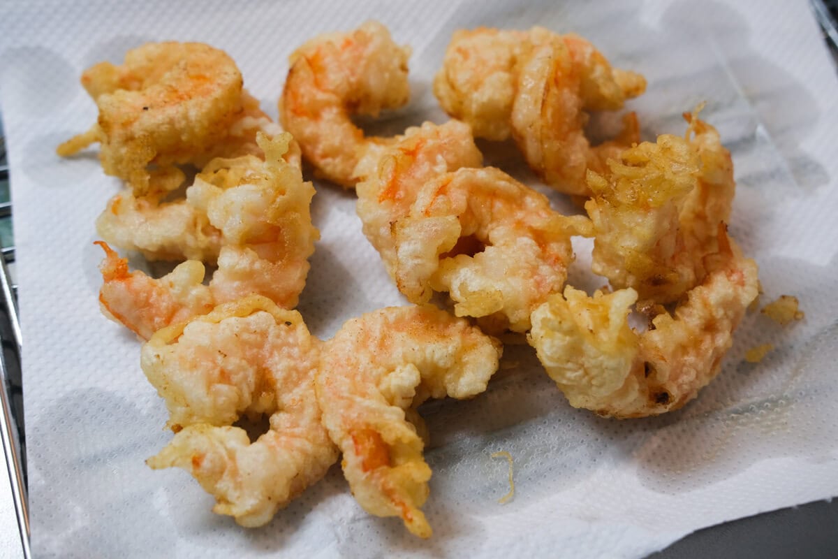 Deep-fried shrimp on a paper towel.