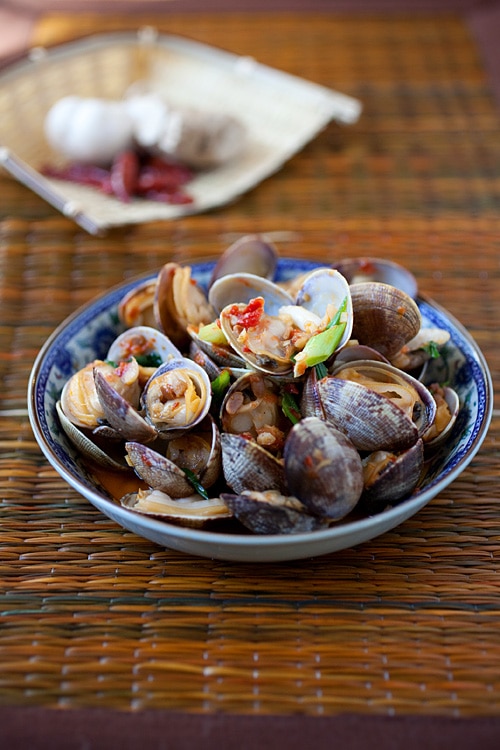 Easy homemade sauteed Asian chili clams.