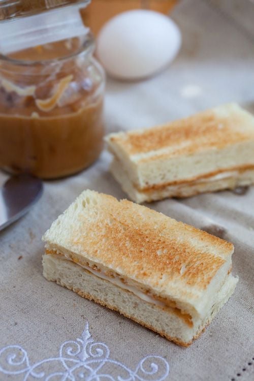 Kaya toast is made of kaya, bread, and butter. Learn how to make kaya toast with step-by-step picture guide. Best kaya toast ever! | rasamalaysia.com