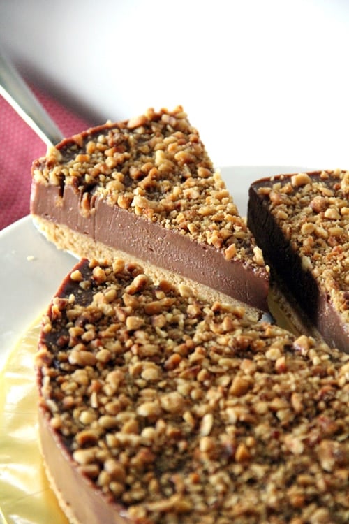 Easy no-bake cheesecake loaded with Nutella and hazelnut.