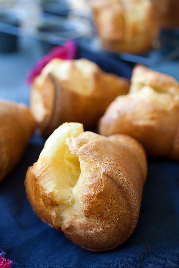 Easy and tasty homemade popovers ready to serve.