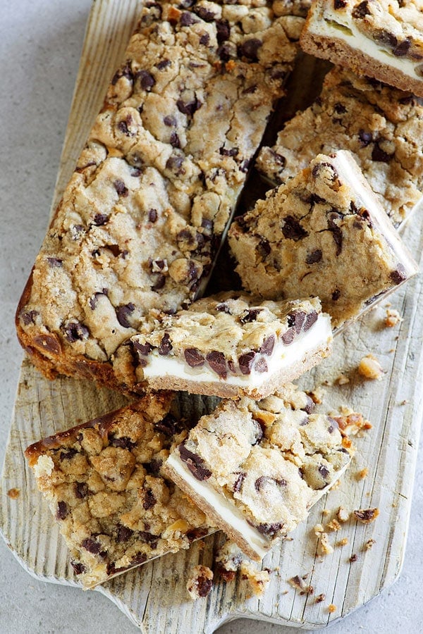 Easy homemade Chocolate Chip Cookie Bar made with chocolate chips, cookie dough and cheesecake.
