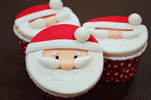 Quick and easy step-by-step recipe for cute Santa Claus cupcakes.