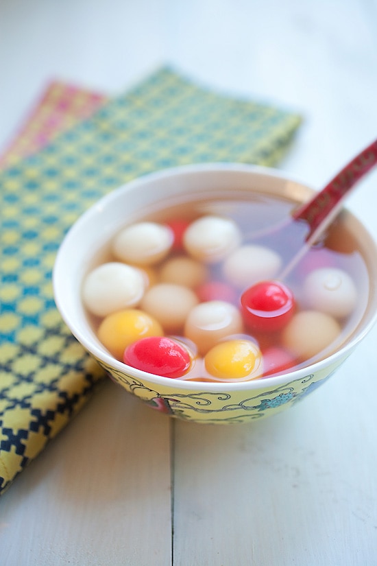 Easy homemade Chinese sweet dumplings served in pandan leaf and ginger infused syrup in a bowl.