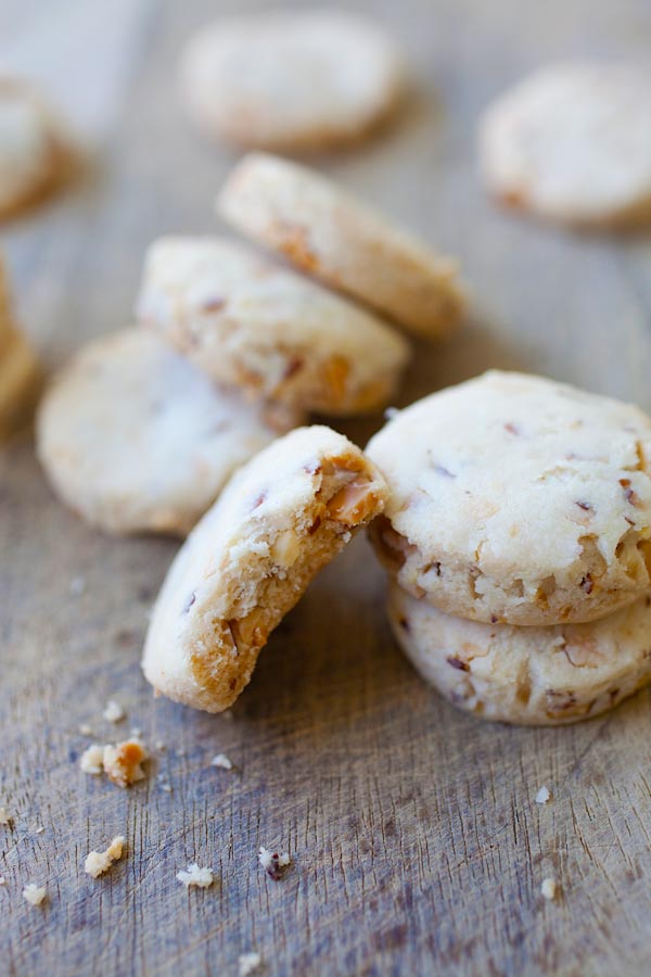 Crumbly almond cookies with bite.