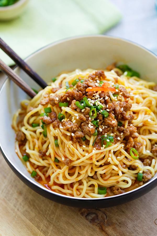 Dan Dan Mian topped with ground meat sauce and chopped scallion.