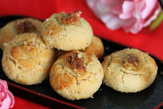 Closed up crispy and crumbly Chinese walnut cookies, ready to serve.