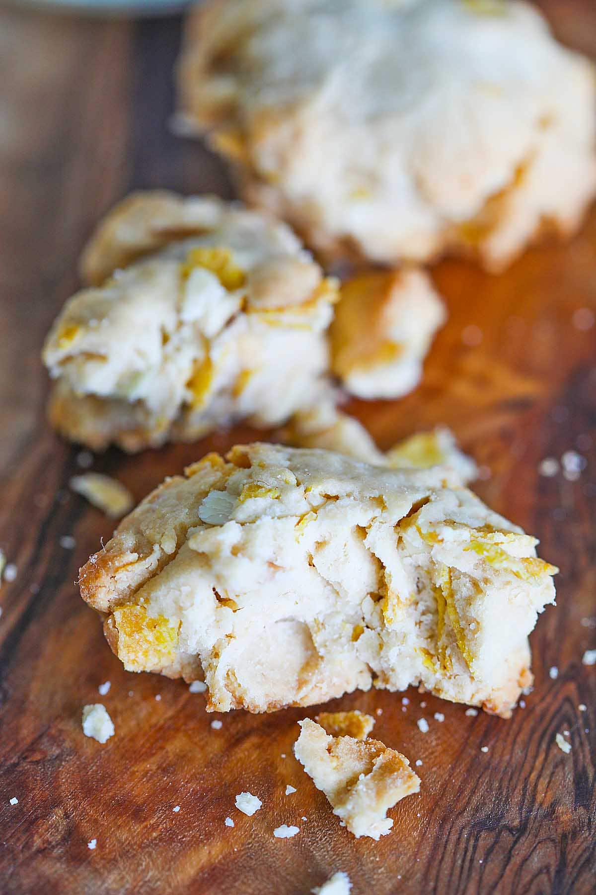 Peanut and cornflake cookies, ready to serve.