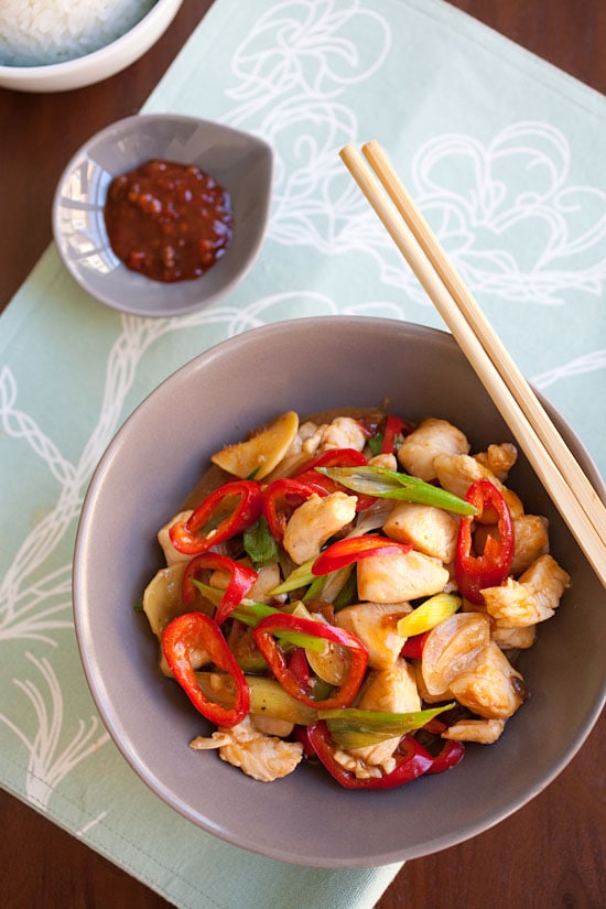 Taiwanese style Szechuan easy chicken stir-fry with spicy bean sauce.