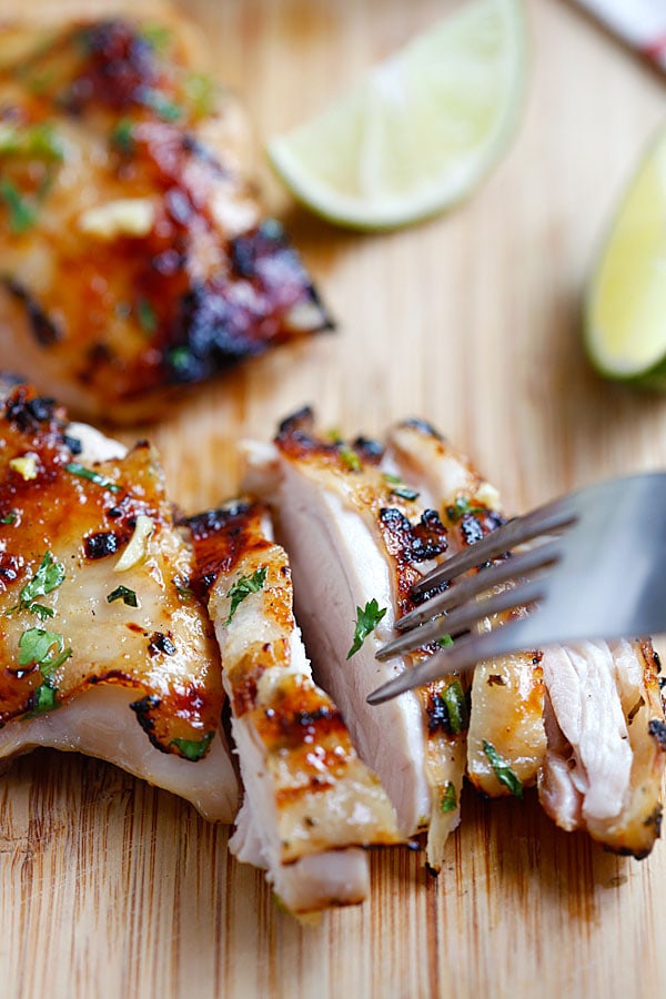 Easy and quick skillet grilled chicken marinate with chili and lime.