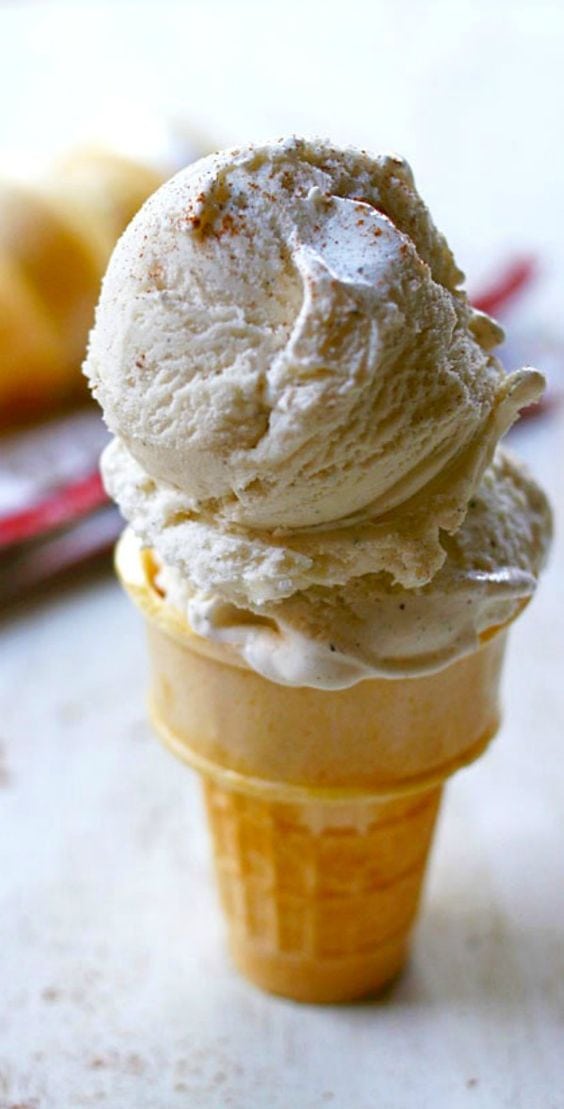 Cinnamon bun ice cream - handmade, no expensive ice cream maker, just whisk it, chill and you have the most amazing ice cream ever!!! | rasamalaysia.com