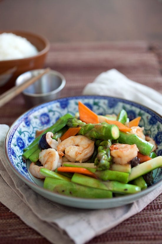 Easy and healthy Chinese asparagus dish with brown sauce.