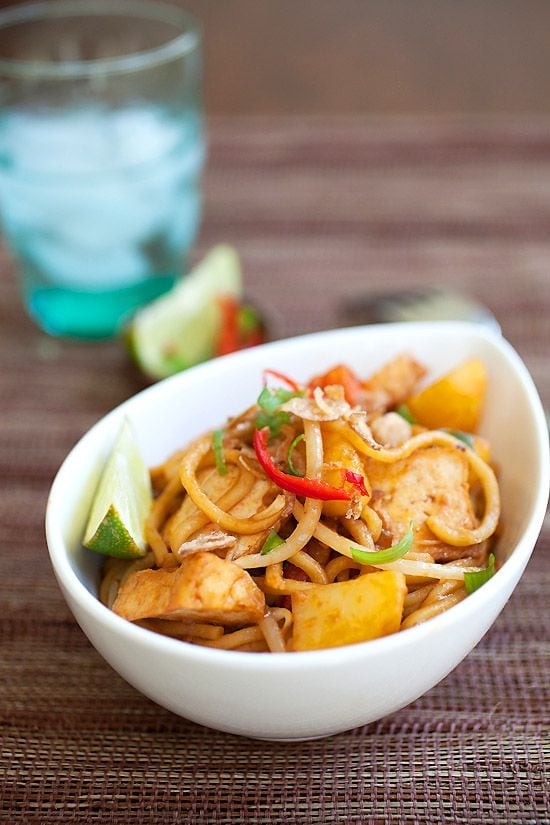 Veggie Mee Goreng (fried noodles) made with only vegetables and vegan ingredients. Easy veggie fried noodles recipe with ketchup, soy sauce, and lime. | rasamalaysia.com