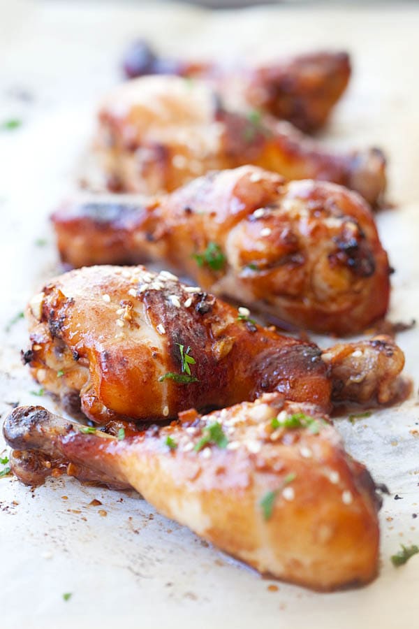 Ginger garlic baked chicken marinated with ginger, garlic, soy sauce and honey.